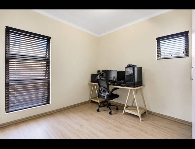 2 BEDROOM APARTMENT FOR SALE IN BARBEQUE DOWNS